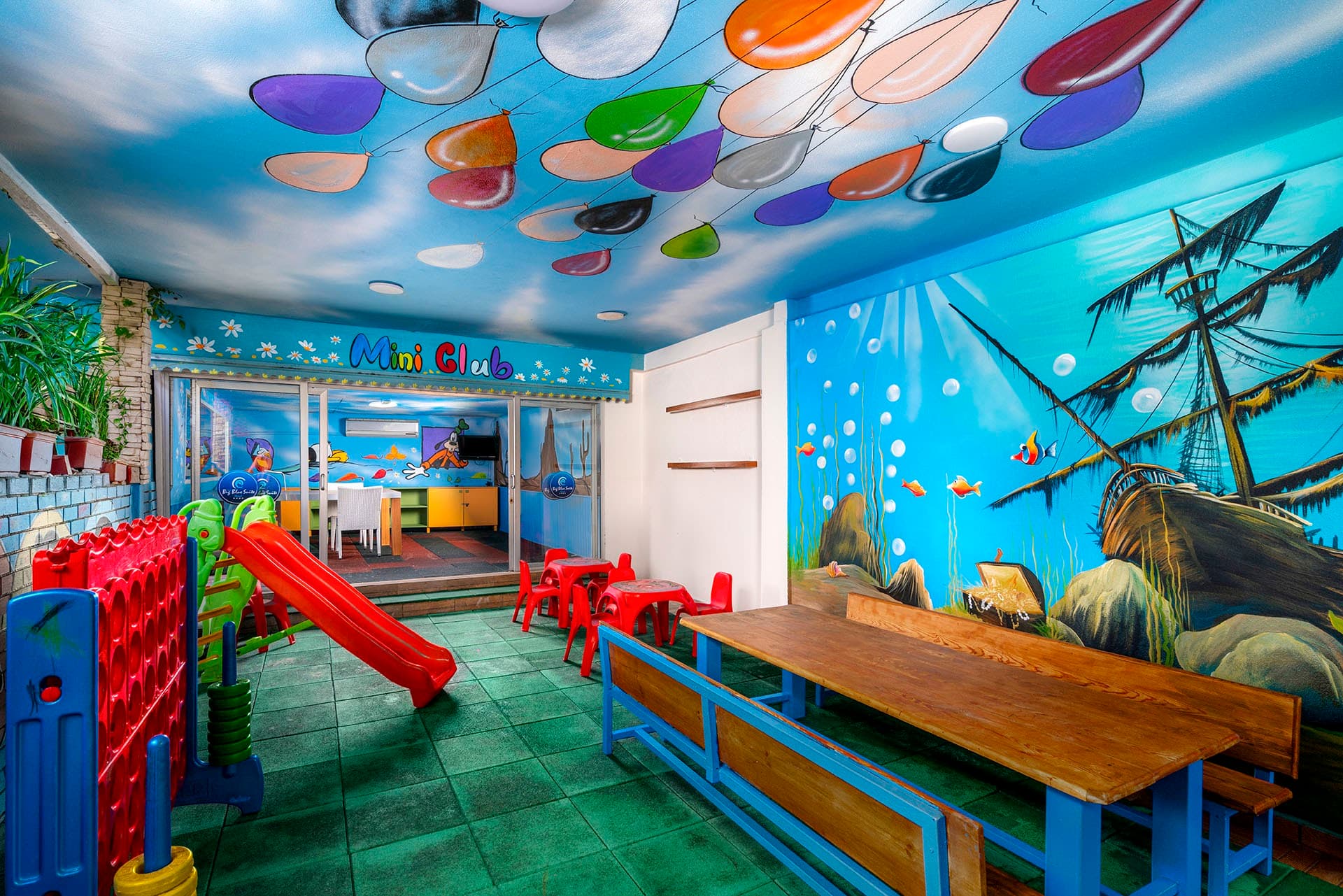 Club Big Blue Suite Hotel - photo 8