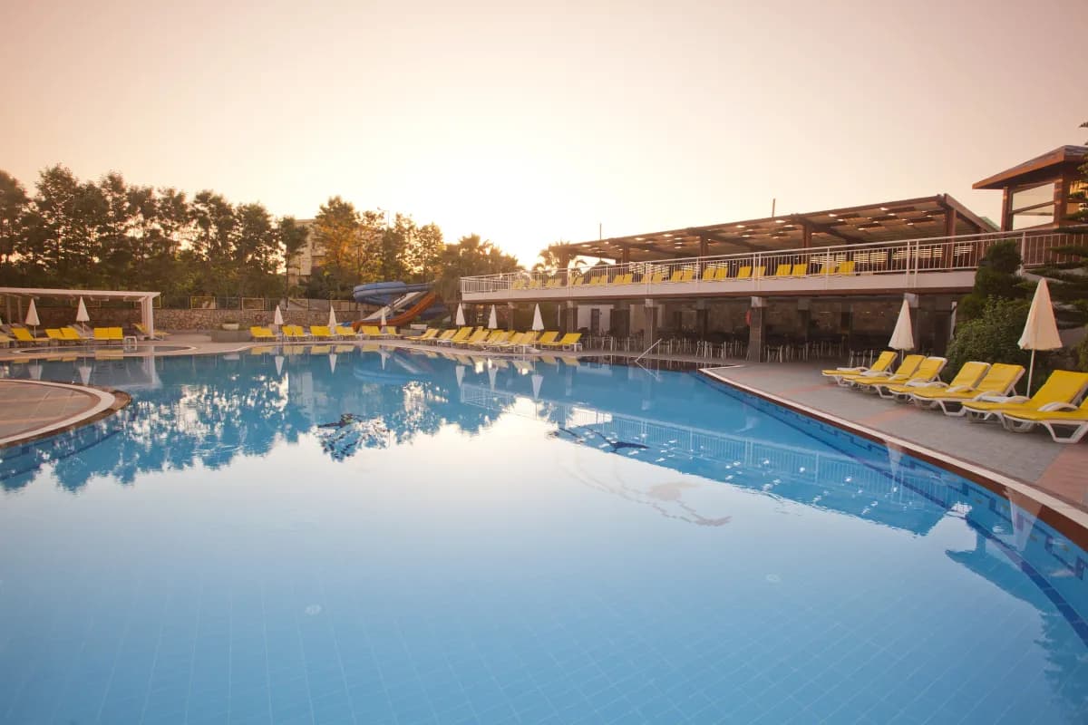 Club Mermaid Village - photo 3