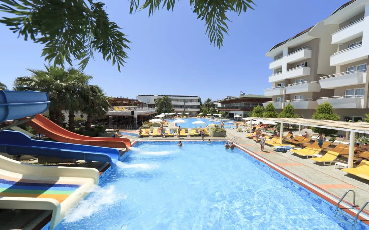 Club Mermaid Village - photo 4