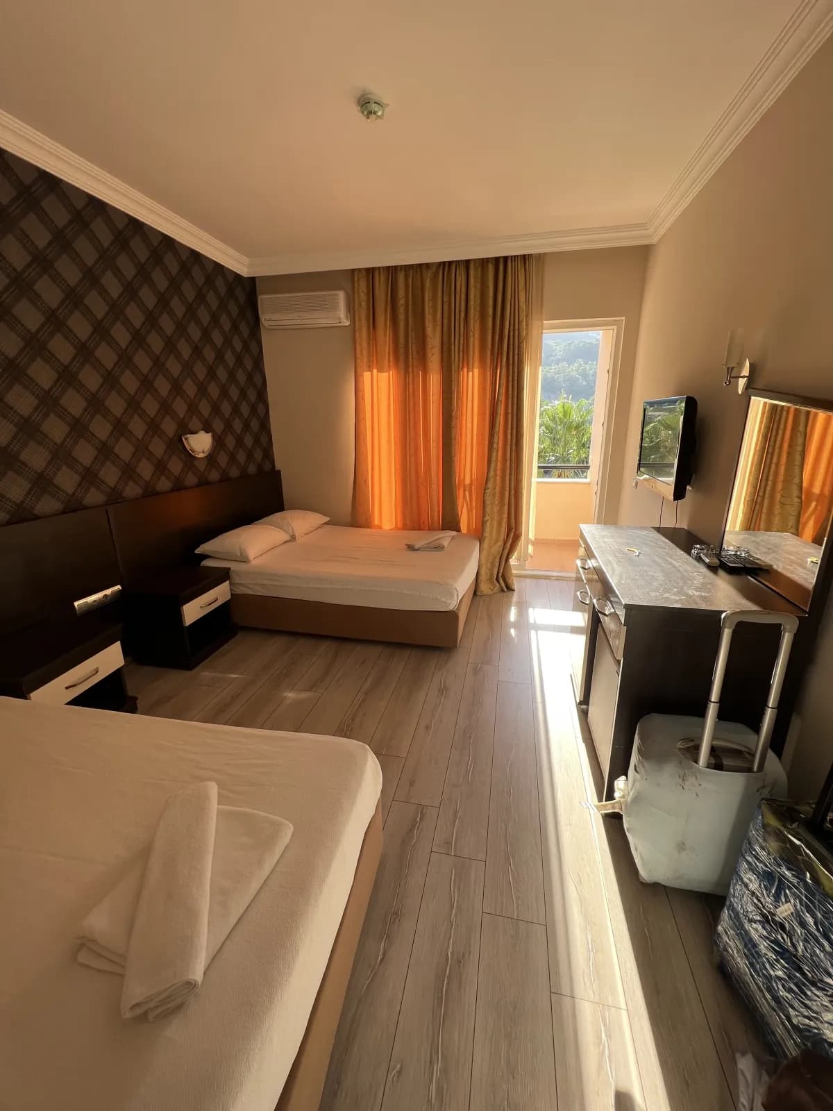 Castle Park Hotel - photo 2