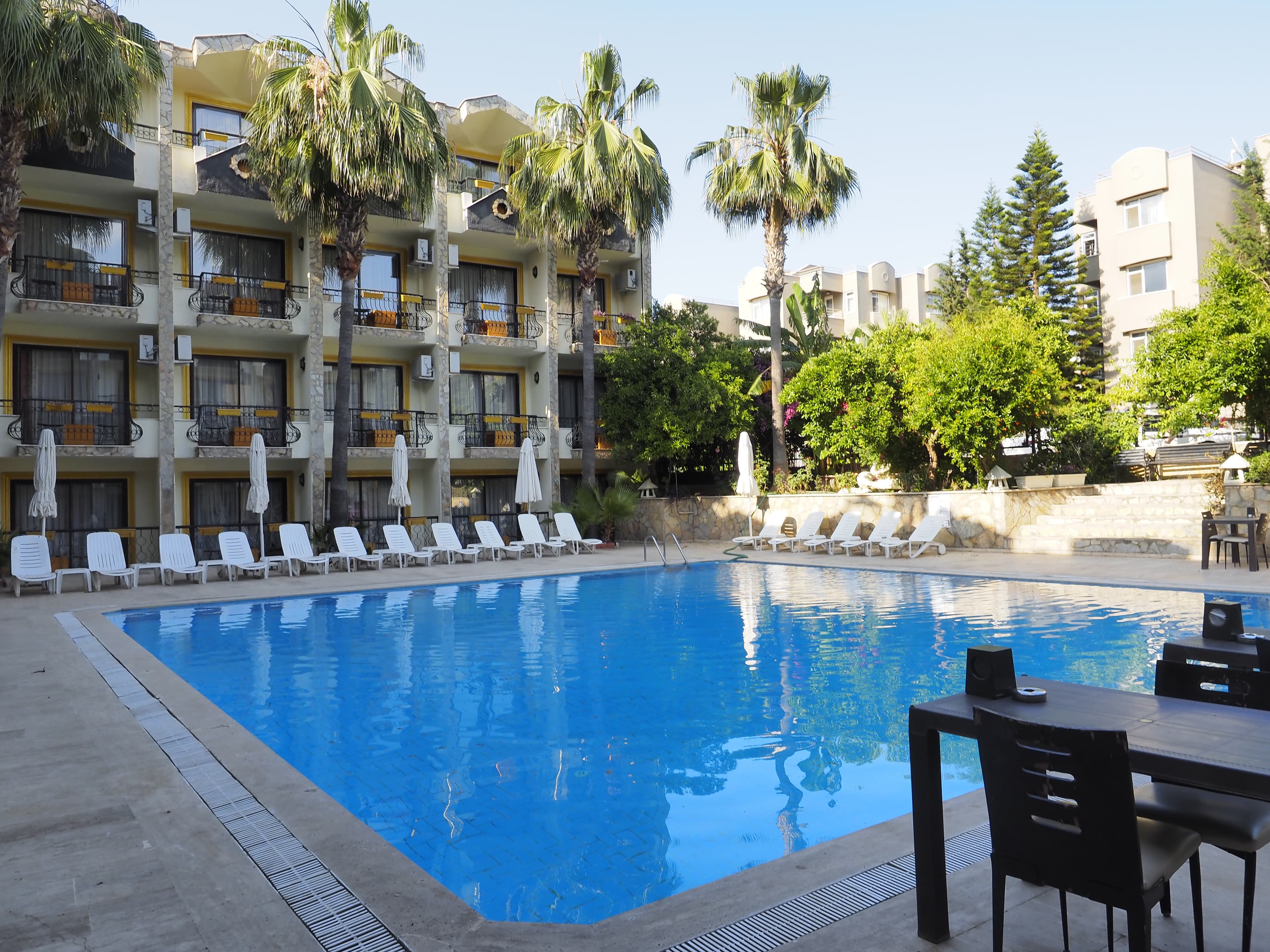 Heracles Club Hotel