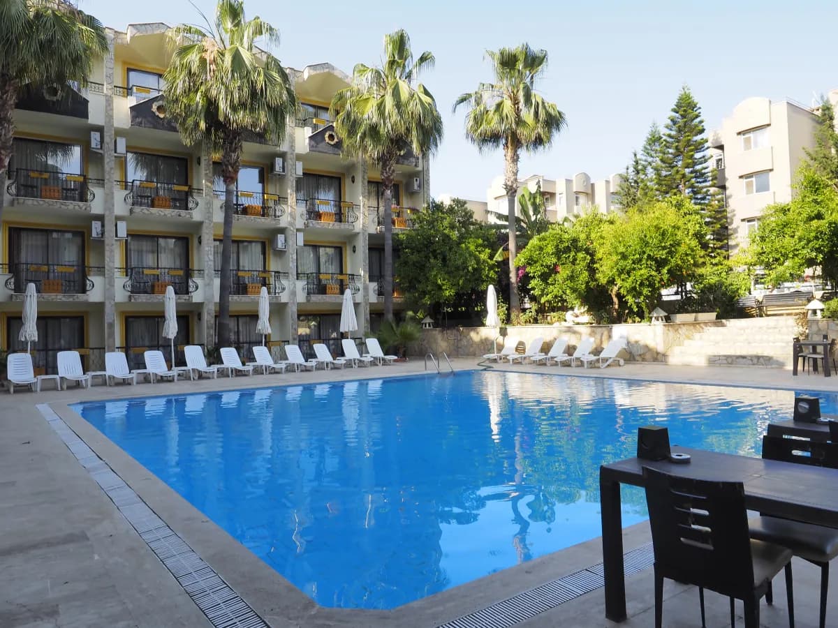Heracles Club Hotel