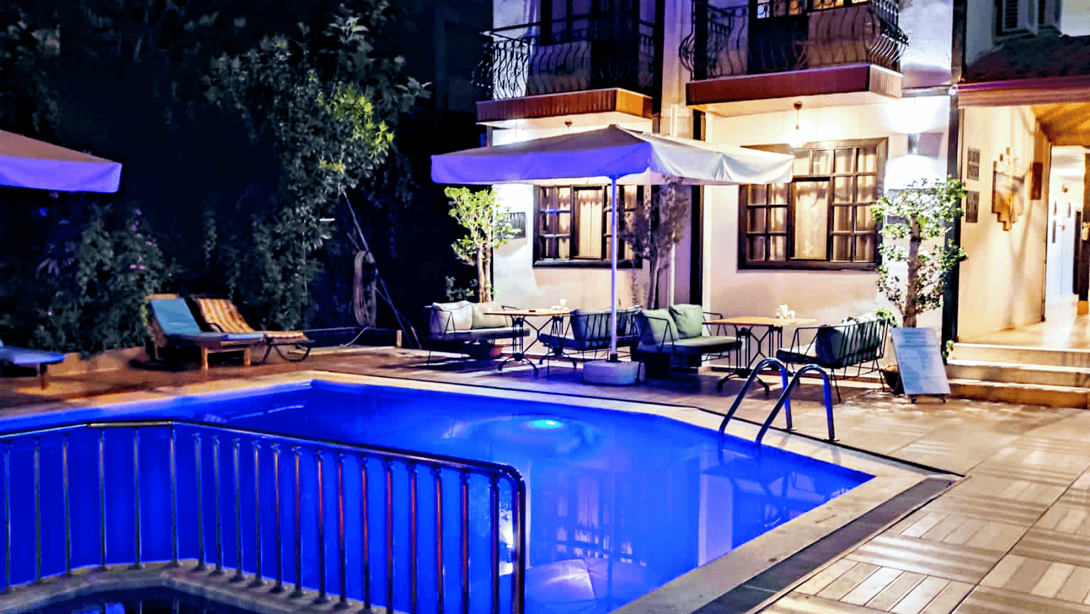 Derin Luxury Hotel