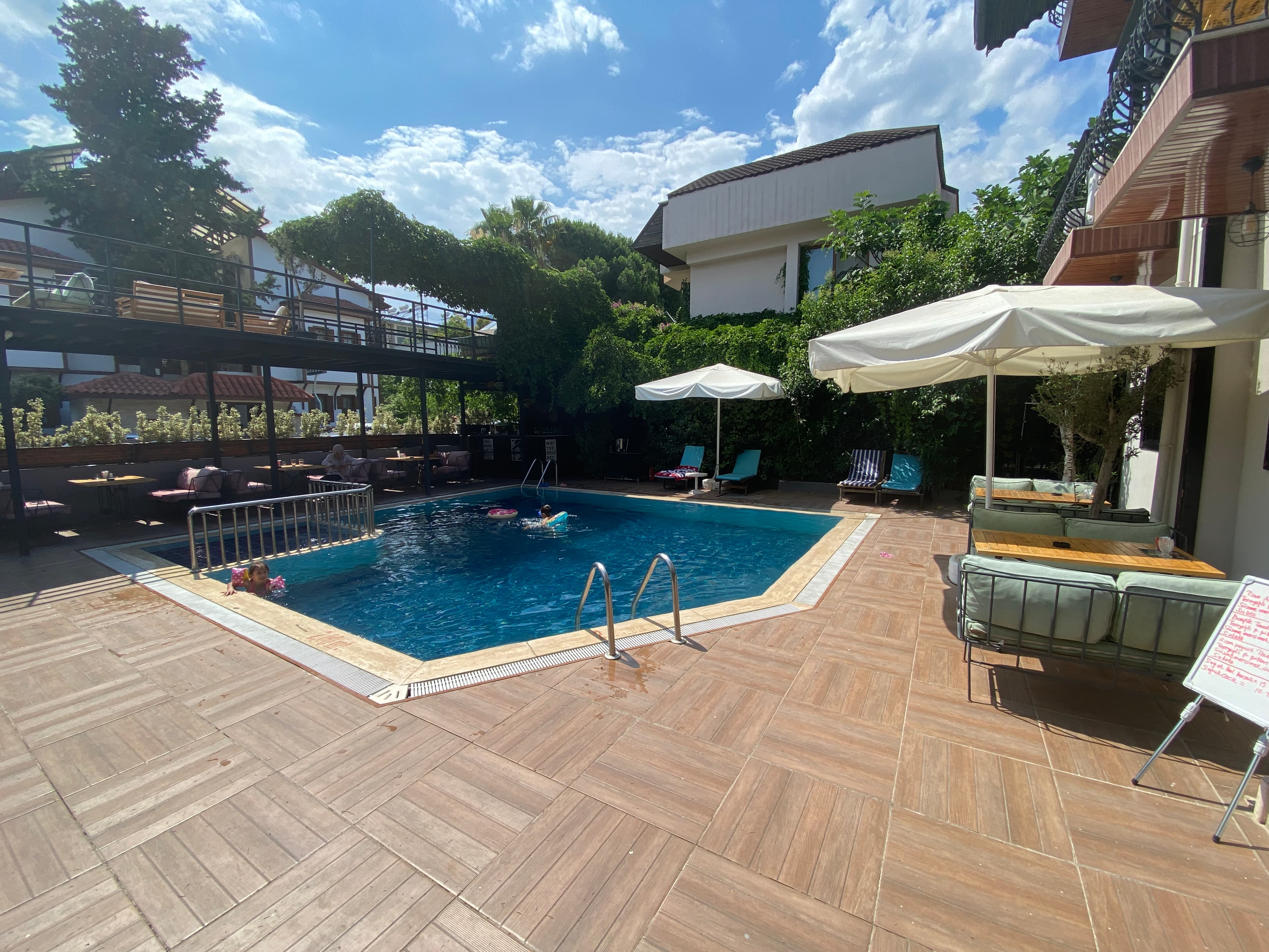 Derin Luxury Hotel - photo 3