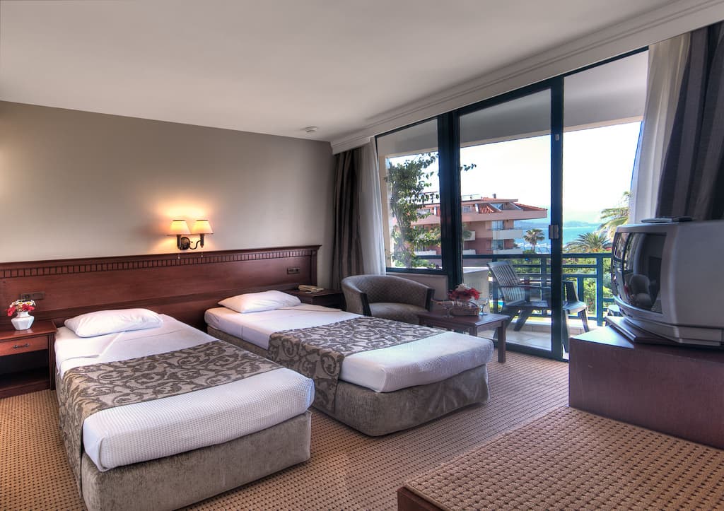 Golden Lotus Hotel - photo 2