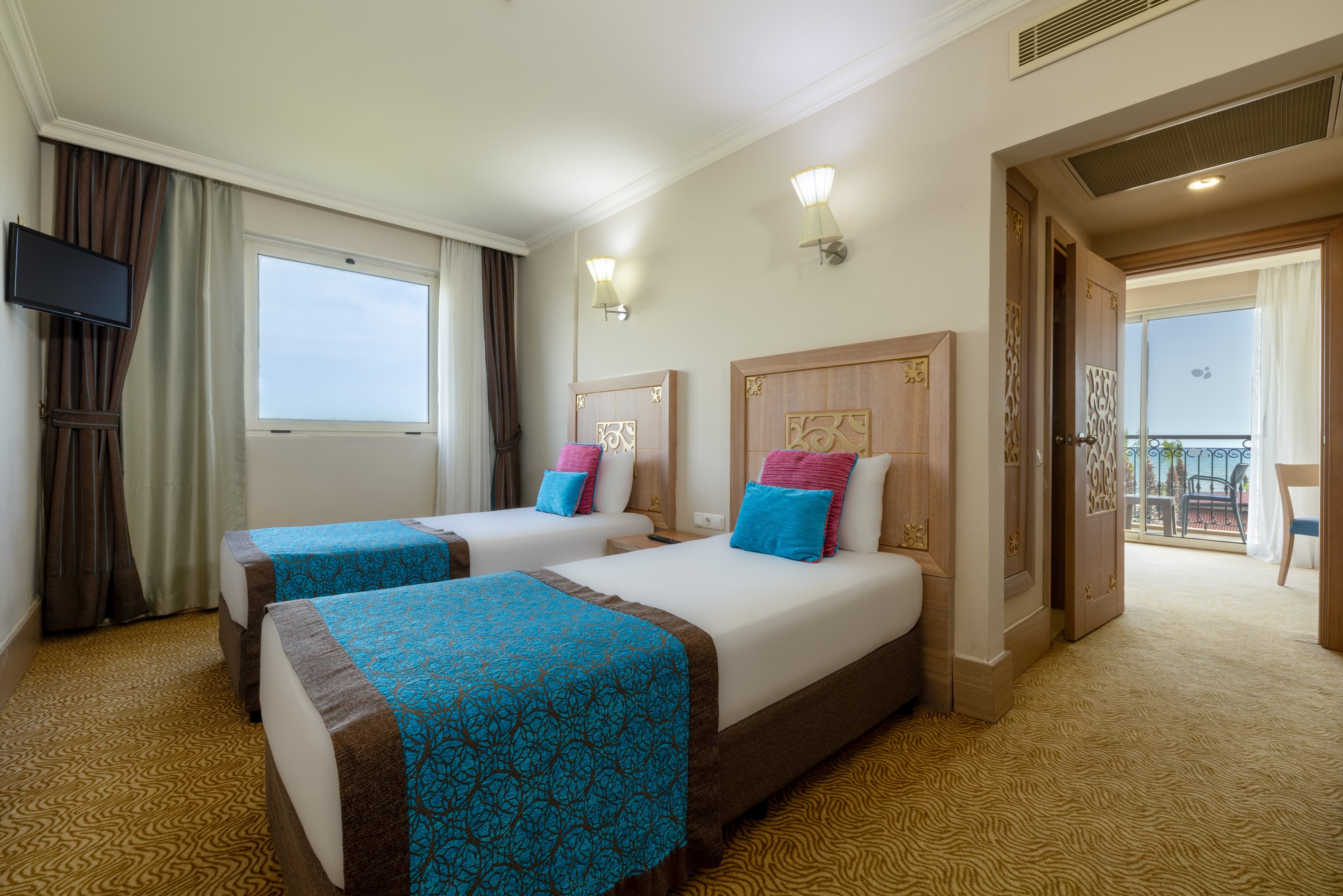 Crystal Family Resort & Spa - photo 2