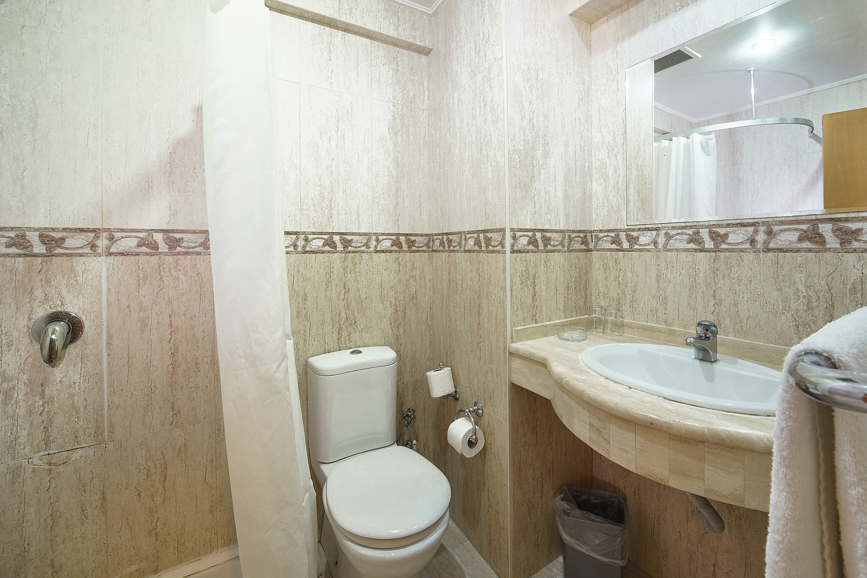 Larissa Inn Hotel - photo 4