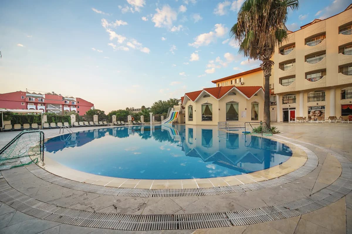 Larissa Inn Hotel - photo 10
