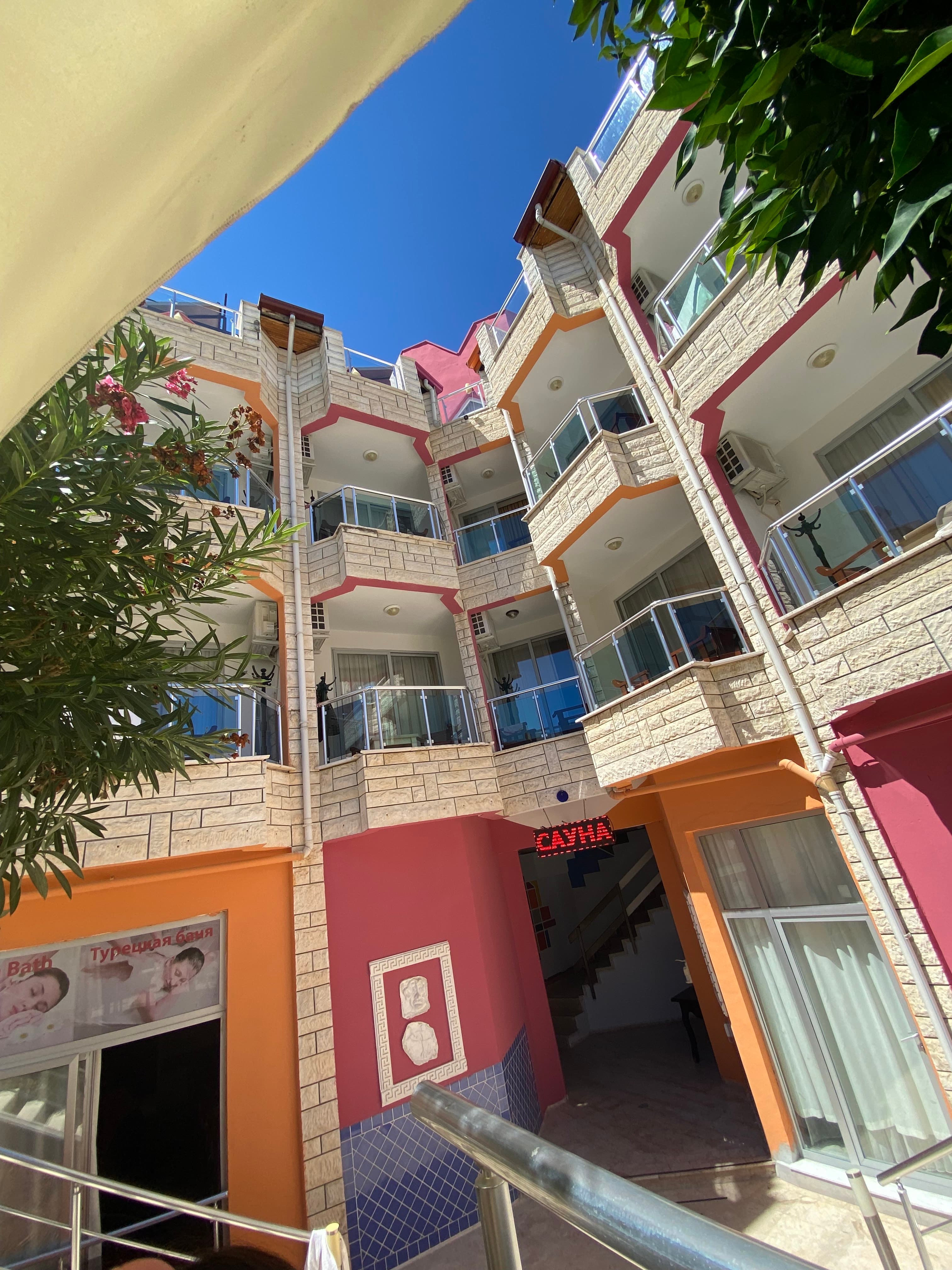 Mr Crane Hotel - photo 7