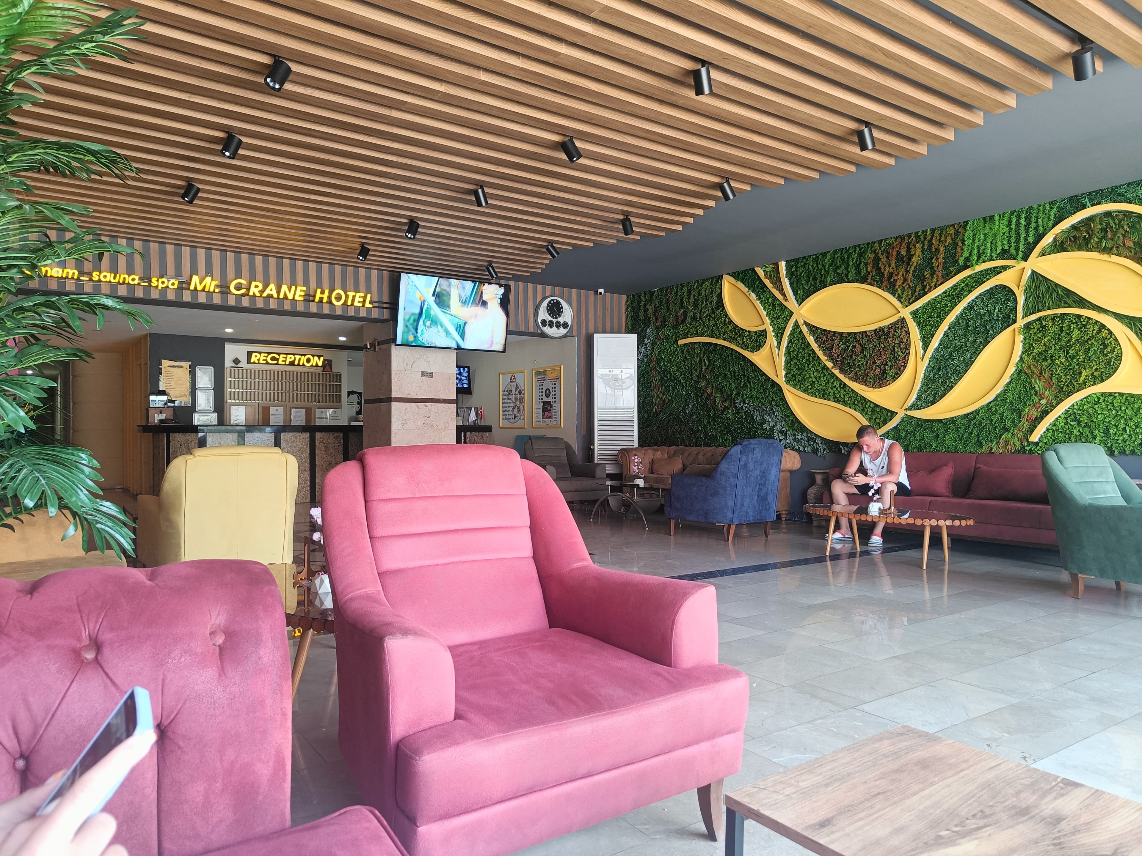 Mr Crane Hotel - photo 8
