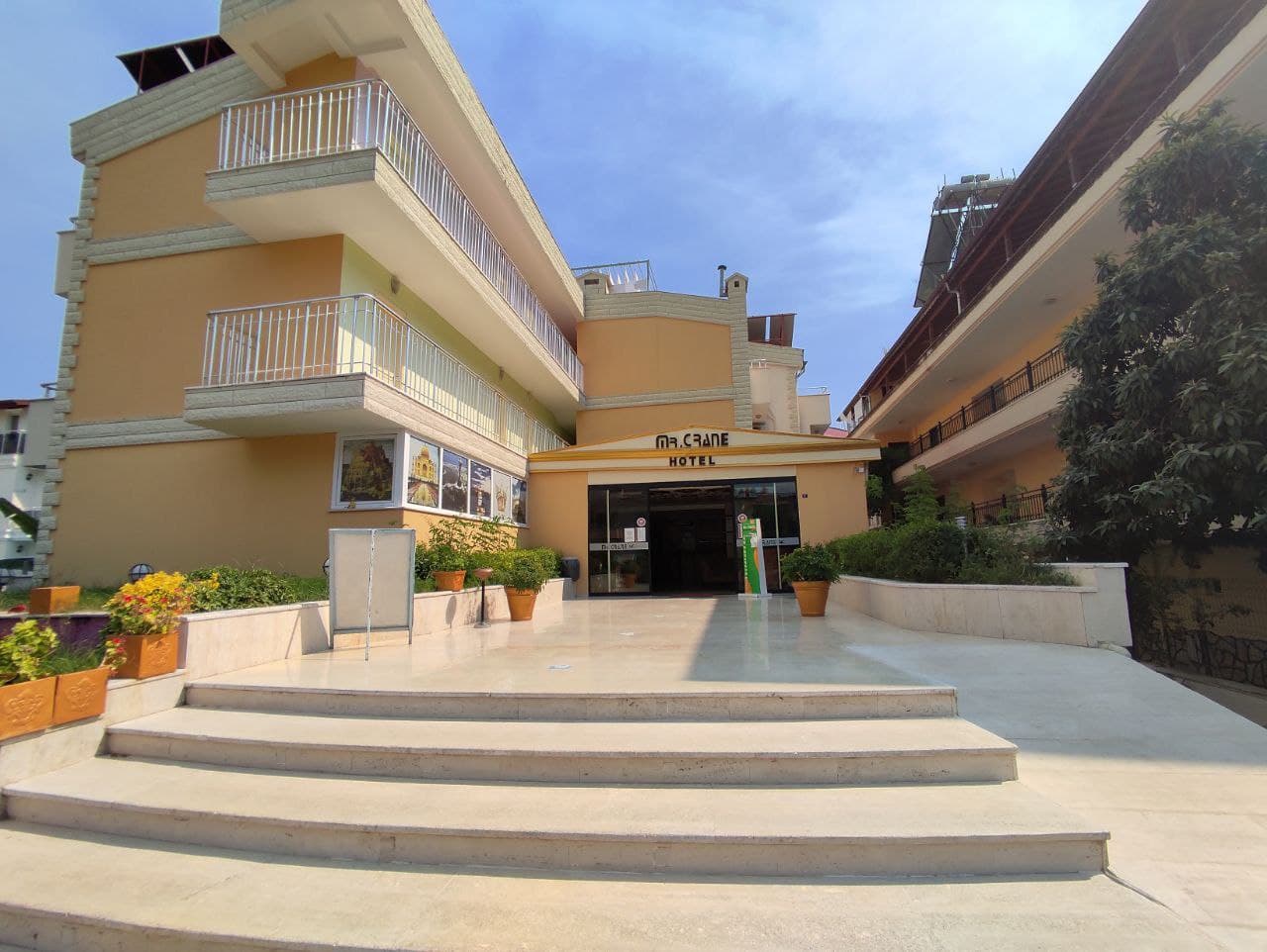 Mr Crane Hotel - photo 9