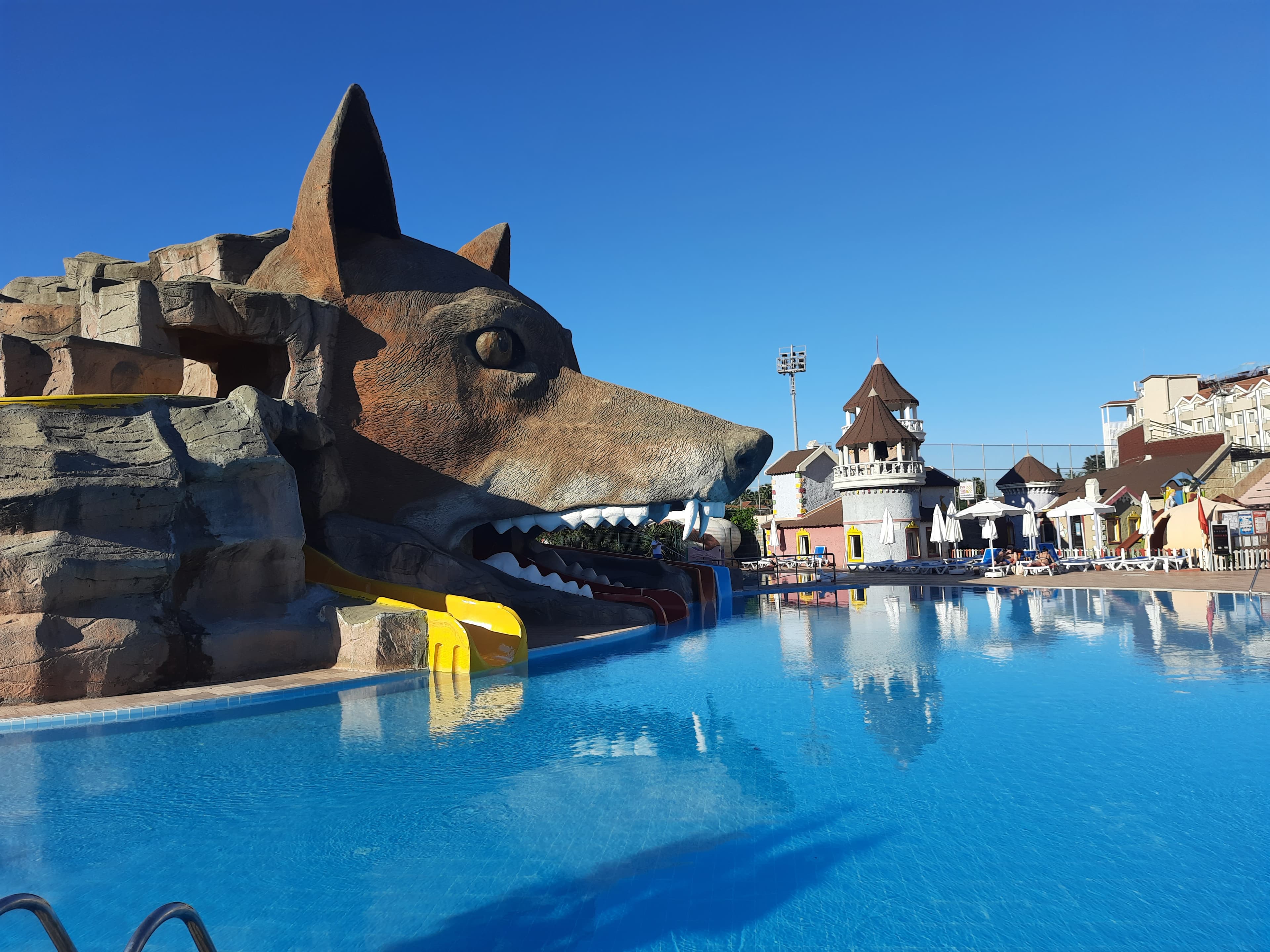 Rox Resort Hotel - photo 3