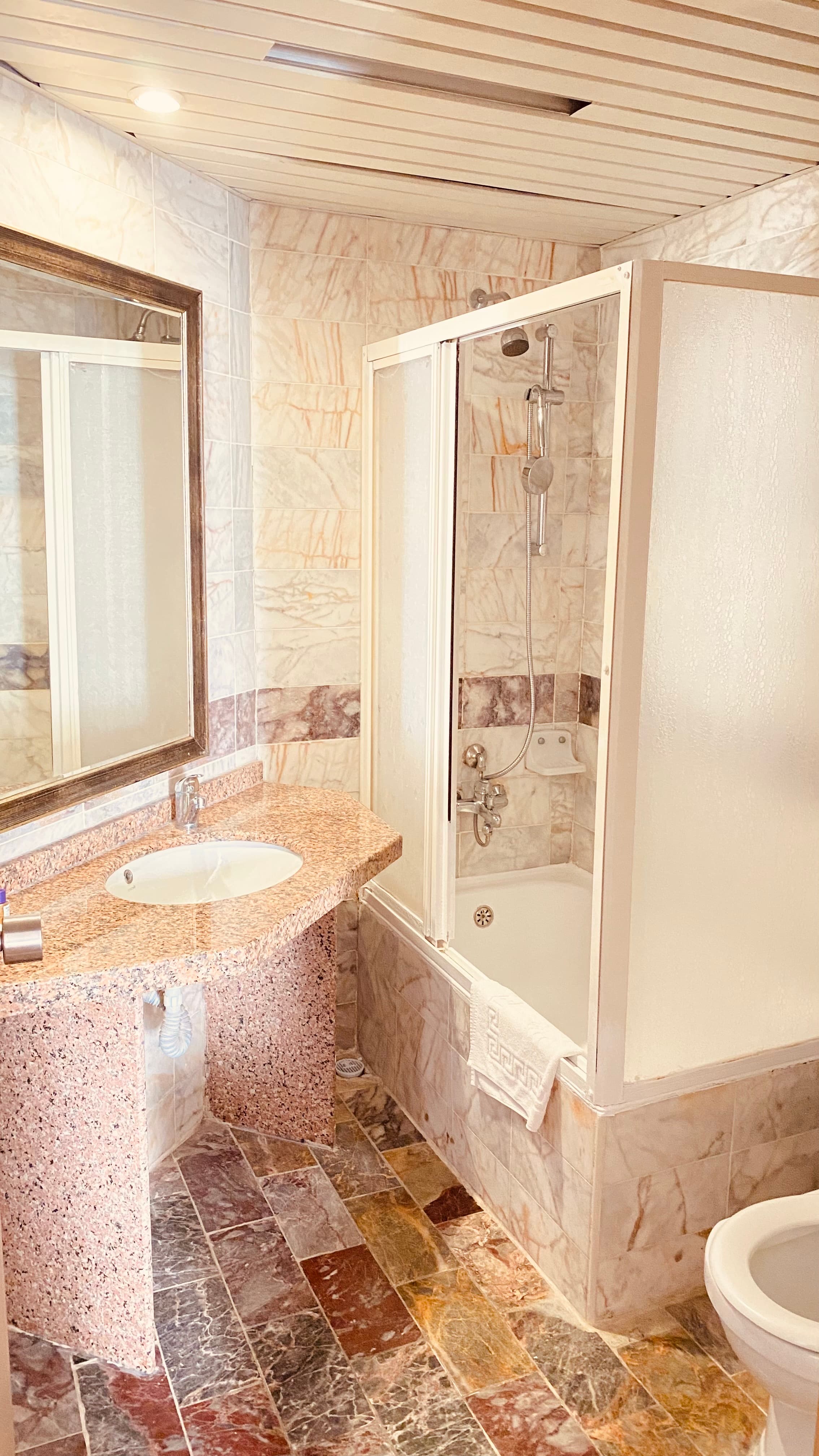 Elysee Beach Hotel - photo 4