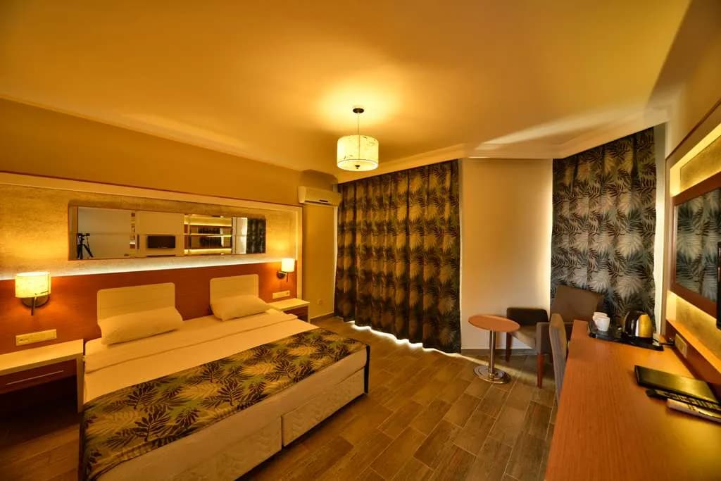 Dolphin Family Otel - photo 2